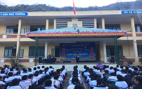 TRUNG TÂM HƯỚNG NGHIỆP DẠY NGHỀ HỖ TRỢ TRẺ EM THIỆT THÒI ĐOÀN VĂN NGHỆ TÌNH THƯƠNG CHƯƠNG TRÌNH GIAO LƯU VĂN HÓA-VĂN NGHỆ VỚI CHỦ ĐỀ NHỊP CẦU CỘNG ĐỒNG