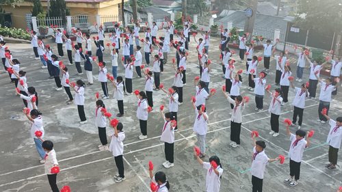 Năm học 20232024 các trò có những hoạt động vui chơi, trải nghiệm mới để Bảo tồn, giữ gìn và phát huy văn hóa dân tộc
