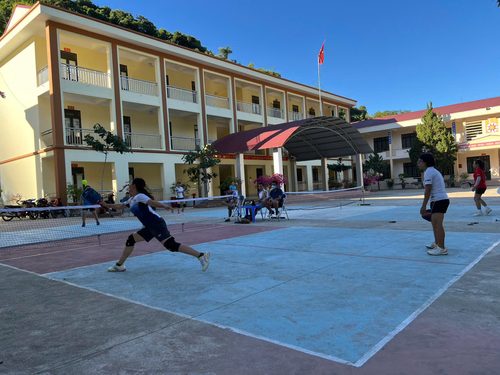 TRƯỜNG PTDTBT TH&THCS MƯỜNG TÙNG TỔ CHỨC GIẢI THI ĐẤU PICKLEBALL CHÀO MỪNG NGÀY NHÀ GIÁO VIỆT NAM 20/11