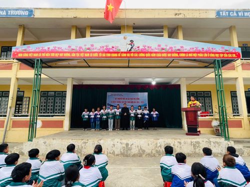 QUỸ KHUYẾN HỌC AN GIA TRAO HỌC BỔNG VÀ KHEN THƯỞNG CHO HỌC SINH NĂM HỌC 2024 - 2025