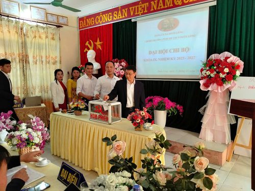 ĐẠI HỘI CHI BỘ TRƯỜNG PTDTBT THCS HUỔI LÈNG  NHIỆM KÌ 2025-2027