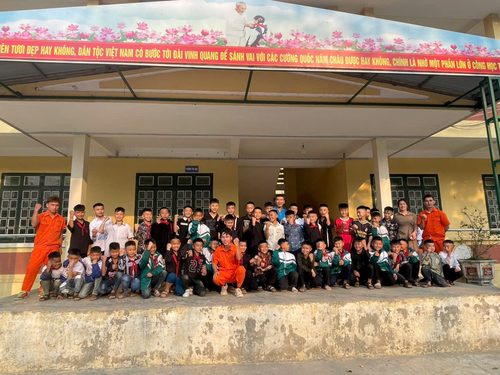 Hoạt động thiện nguyện Cắt tóc miễn phí Của Salon LY BARBER cho học sinh trường PTDTBT THCS Huổi Lèng.
