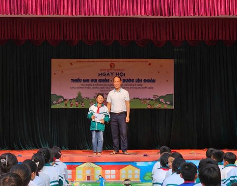 Trường PTDTBT THCS Huổi Lèng tổ chức Ngày hội “Thiếu nhi vui khỏe - Tiến bước lên Đoàn”, và chào mừng kỷ niệm 50 năm Ngày Giải phóng miền Nam, thống nhất đất nước (30/4/1975 - 30/4/2025)