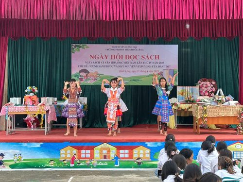TRƯỜNG PTDTBT THCS HUỔI LÈNG TƯNG BỪNG TỔ CHỨC "NGÀY HỘI ĐỌC SÁCH" NĂM 2025