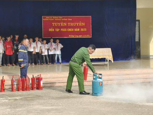 Tuyên truyền và diễn tập PCCC&CNCH tại trường PTDTBT Tiểu học và THCS Mường Tùng