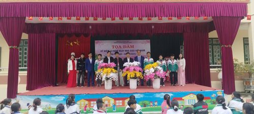 Trường PTDTBT THCS Huổi Lèng: Long trọng Tổ chức Tọa đàm Kỷ niệm 43 năm Ngày Nhà giáo Việt Nam (20/11/1982 – 20/11/2025)