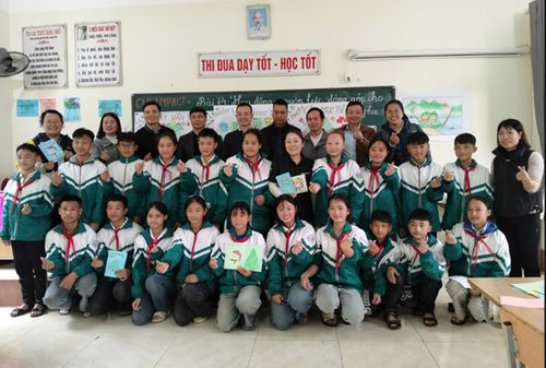CHÀO MỪNG ĐOÀN TẦM NHÌN THẾ GIỚI NHẬT BẢN TỚI THĂM VÀ LÀM VIỆC TẠI TRƯỜNG PTDTBT THCS HUỔI LÈNG