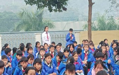 TRƯỜNG PTDTBT THCS HUỔI LÈNG TUYÊN TRUYỀN  KỶ NIỆM 81 NĂM NGÀY THÀNH LẬP QUÂN ĐỘI NHÂN DÂN VIỆT NAM VÀ 36 NĂM NGÀY HỘI QUỐC PHÒNG TOÀN DÂN.