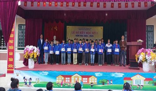 LỄ SƠ KẾT HỌC KỲ I, NĂM HỌC 2025 – 2026 CỦA TRƯỜNG  PTDTBT THCS HUỔI LÈNG