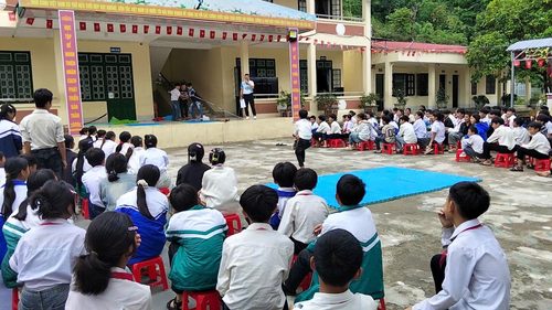 TUYÊN TRUYỀN GIÁO DỤC KỸ NĂNG PHÒNG, CHỐNG ĐUỐI NƯỚC CHO HỌC SINH TRƯỜNG PTDTBT THCS HUỔI LÈNG